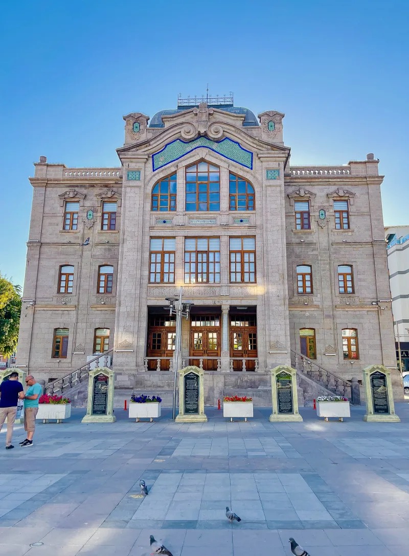 Sarkanā Aksaraja mošeja (Eğri Minare): ceļvedis un vēsture
