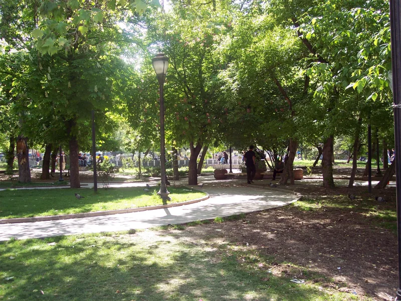 A Kızılay-i Güvenpark – a Biztonság emlékműve és Ankara szíve