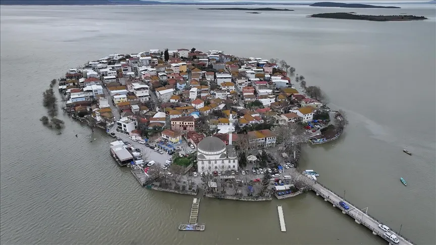 Das Wasser des Uluabat-Sees erreicht die Häuser in 