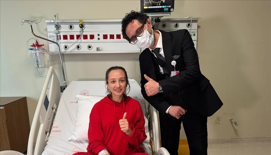 Ayyıldız, kes hoidis elu kunstliku südamega, julgustab nüüd patsiente