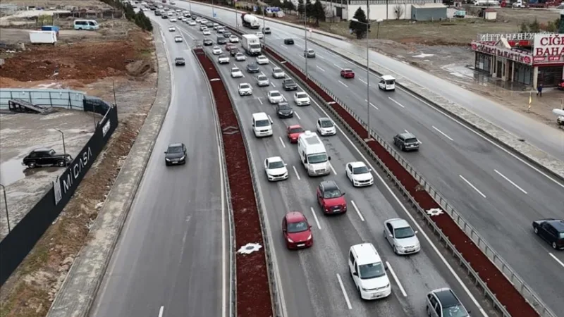 Die Rückkehrer aus den Feiertagen sorgten in Kırıkkale für starken Verkehr