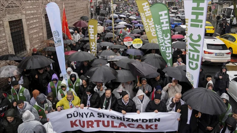 A protest march against Israel and the U.S. was held in Istanbul