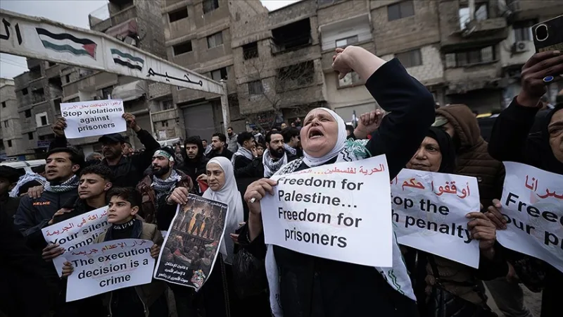 À Damas, la capitale de la Syrie, une manifestation a été organisée pour protester contre la loi israélienne prévoyant la peine de mort pour les Palestiniens