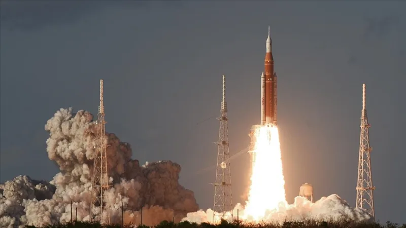 Dans le cadre de la mission Artemis II de la NASA, le vaisseau spatial Orion a été lancé vers la Lune