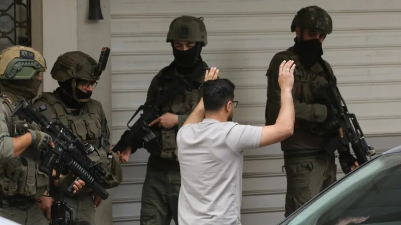 Při útocích izraelské armády na Západní břeh Jordánu byli zraněni 4 Palestinci a 2 osoby byly zadrženy